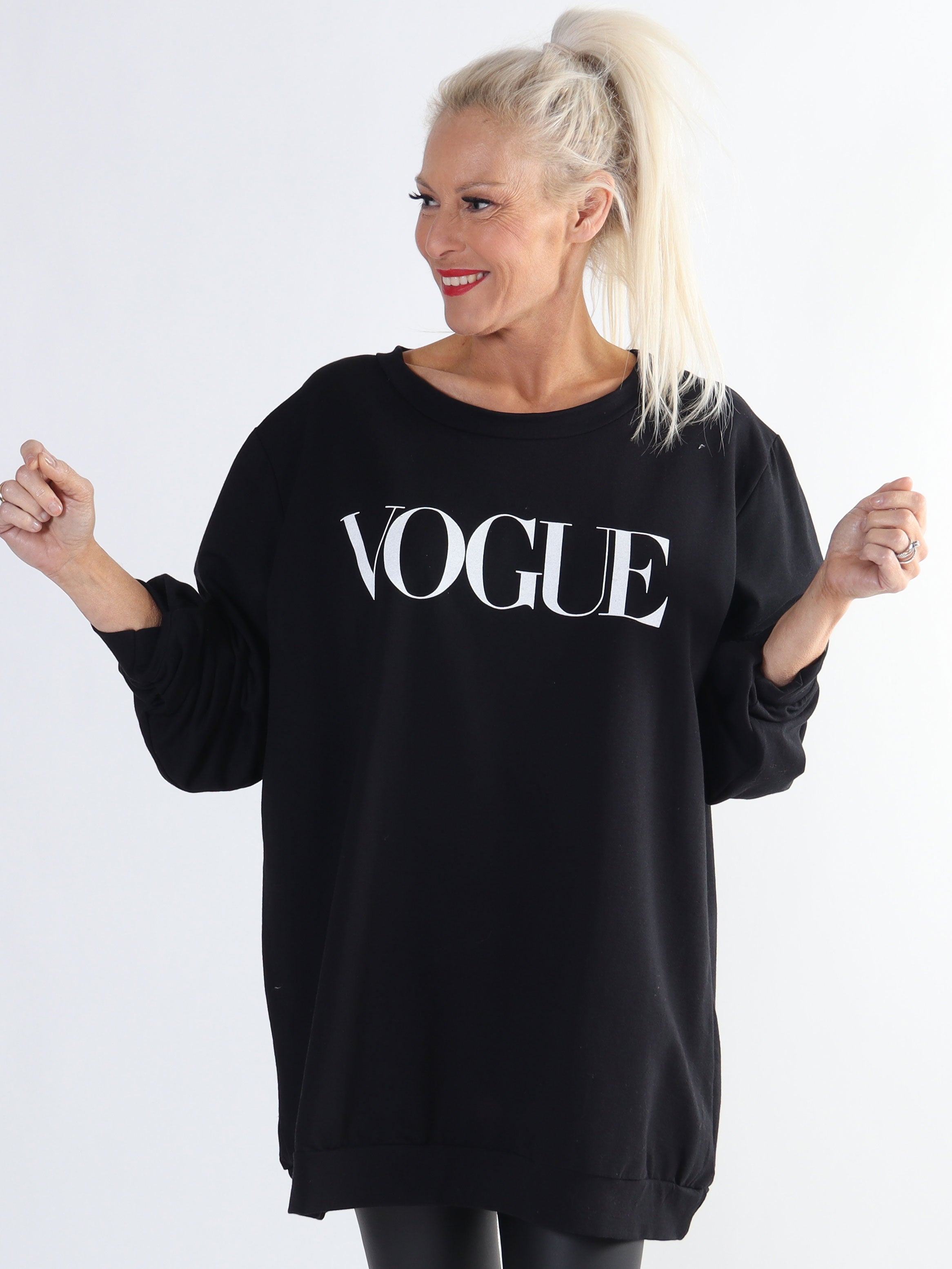 Abena - Plus size sweatshirt med vogue på brystet